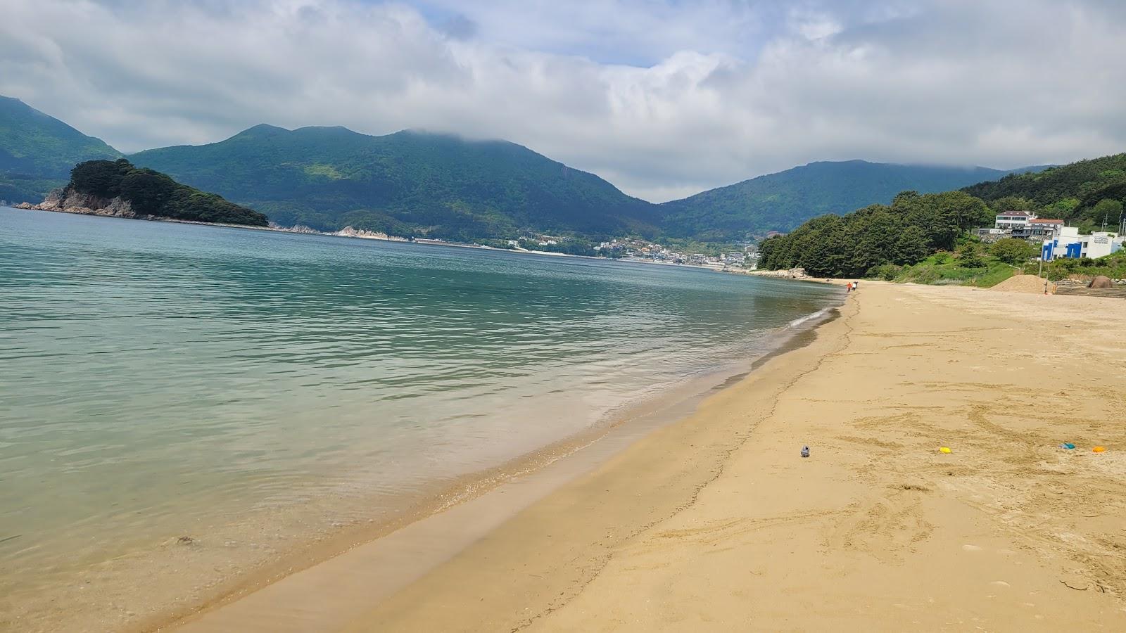 Sandee Gujora Beach