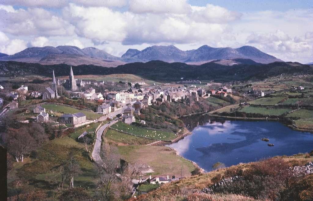 Sandee Clifden, Mannin Bay