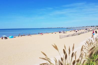 Sandee La Grande Plage De Chatelaillon
