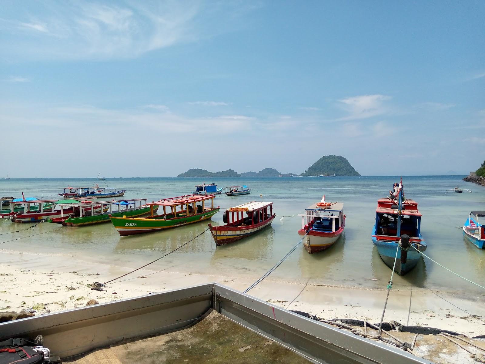 Sandee Pasir Wisata Pasir Putih