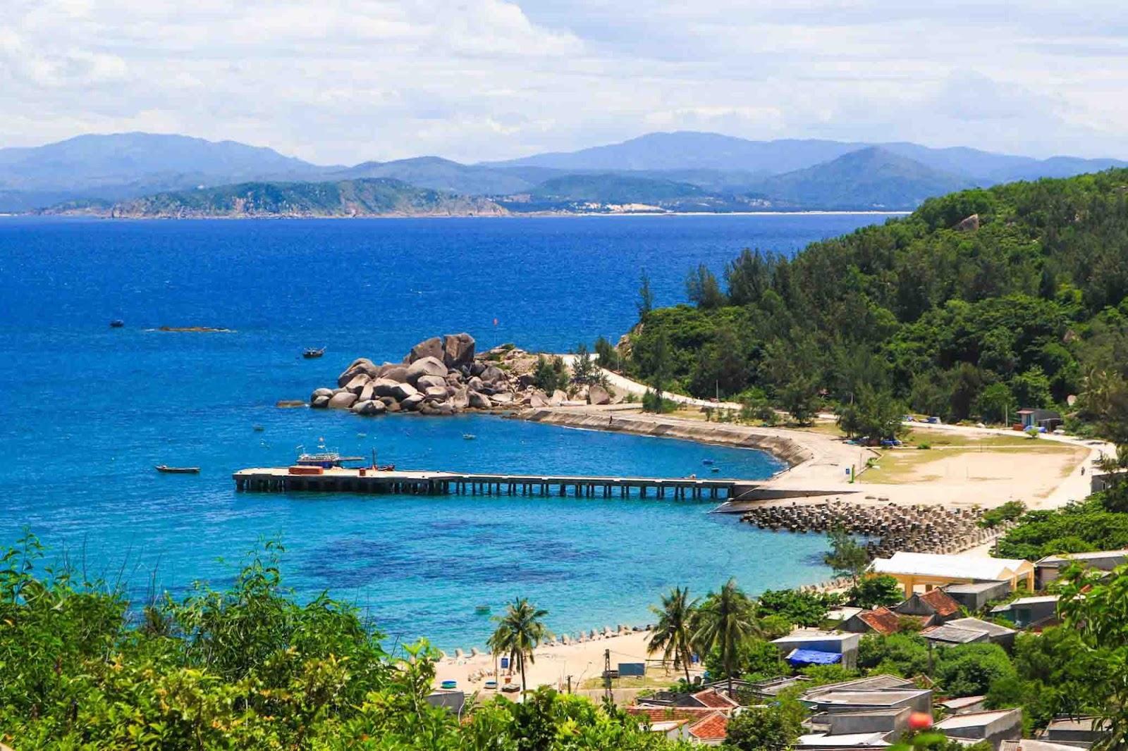 Sandee Cu Lao Xanh Beach-Cu Lao Xanh Islet