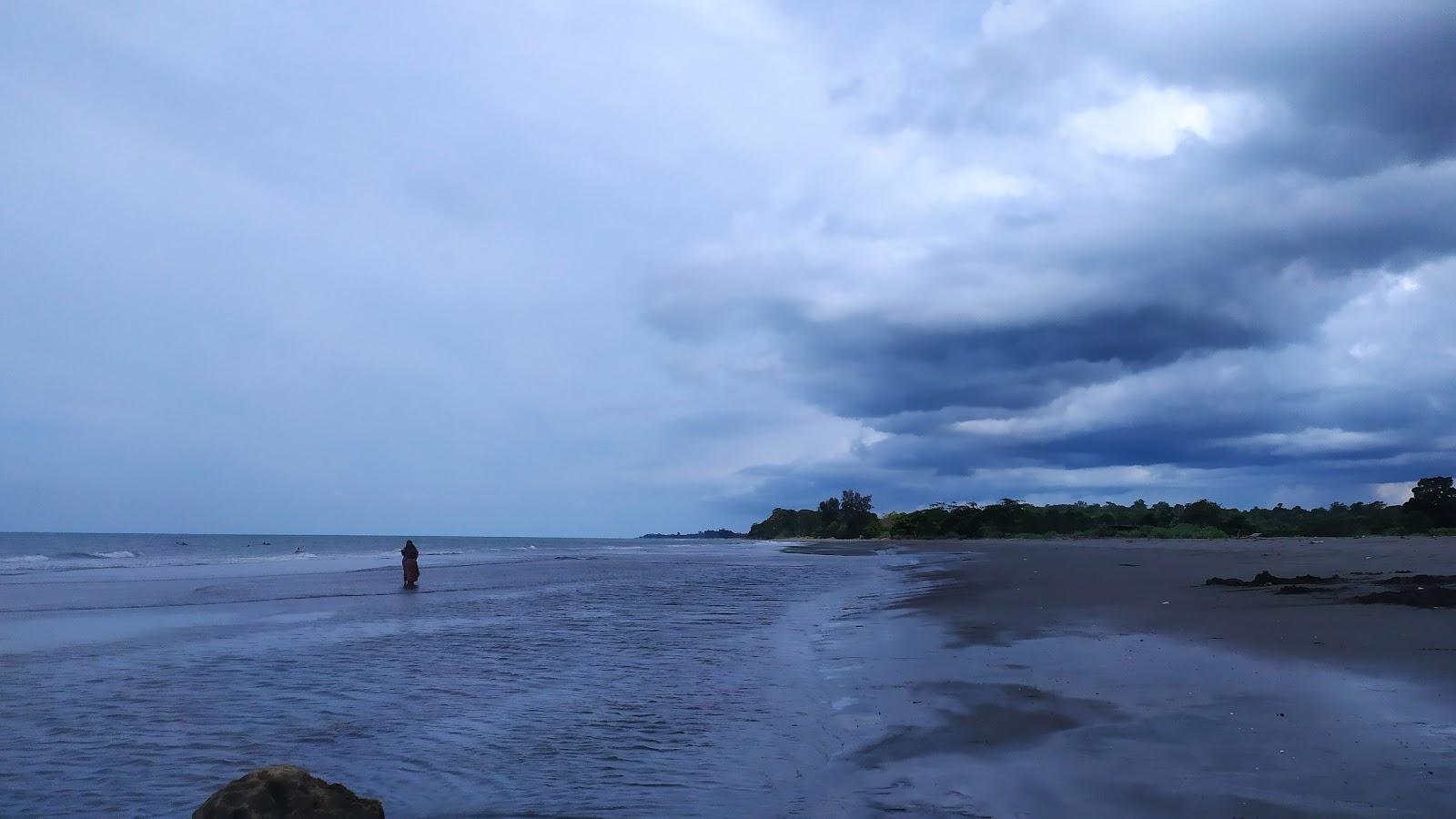 Sandee Pantai Kareung Tirom