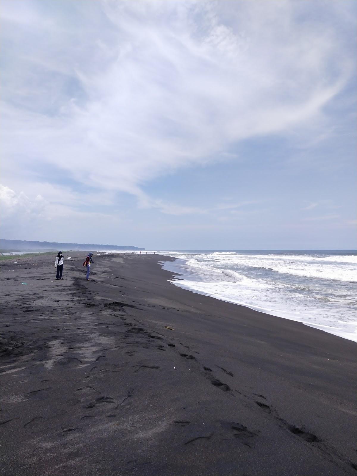 Sandee Samas Beach