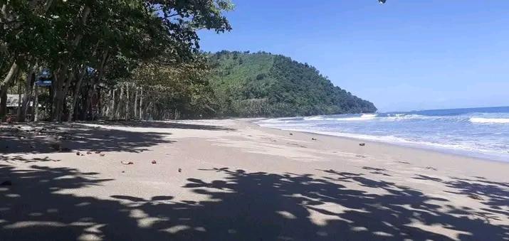 Sandee Pantai Tanjung Labuo