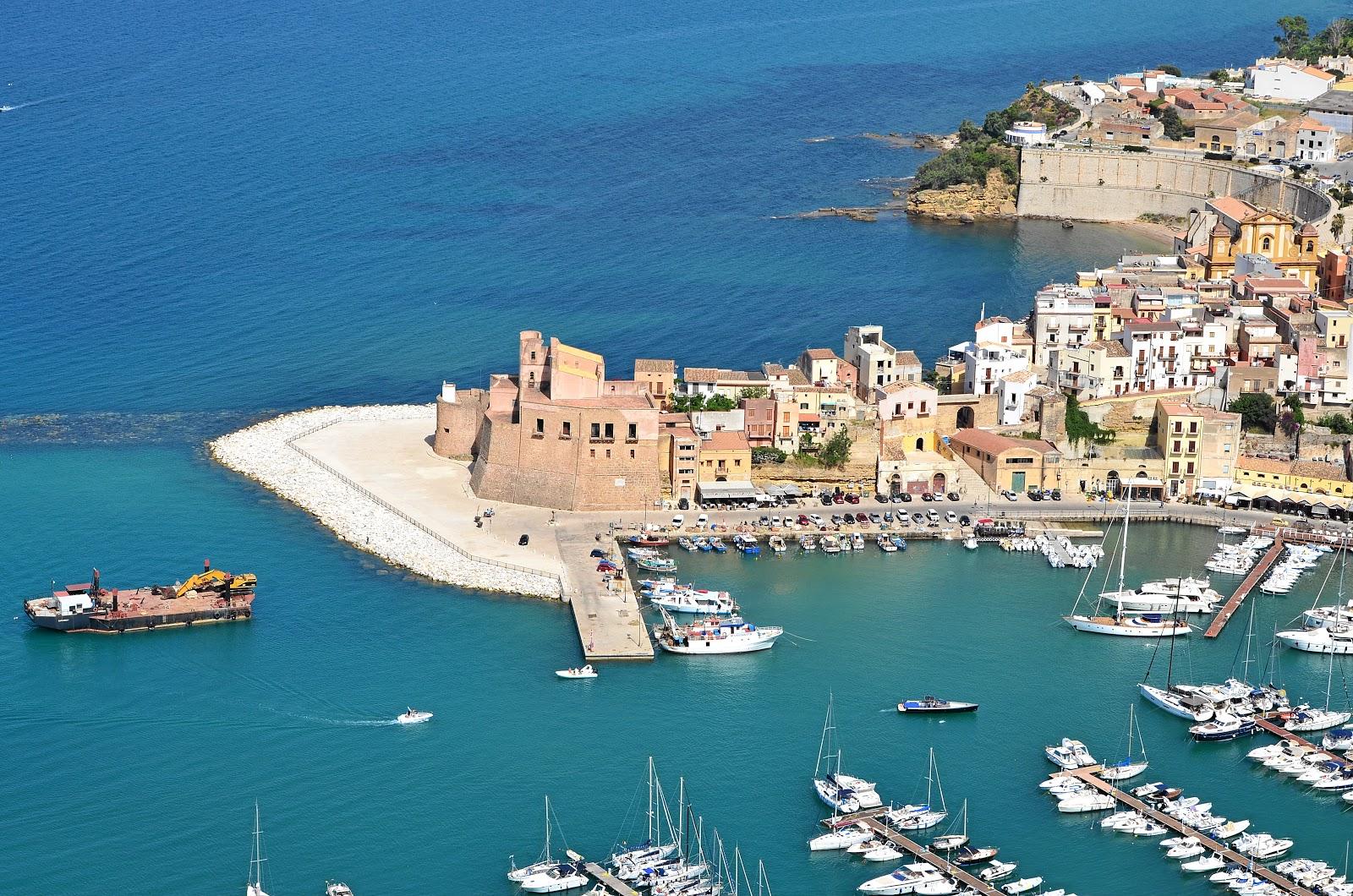 Sandee Spiaggia Di Alcamo Marina - Zona Magazzinazzi