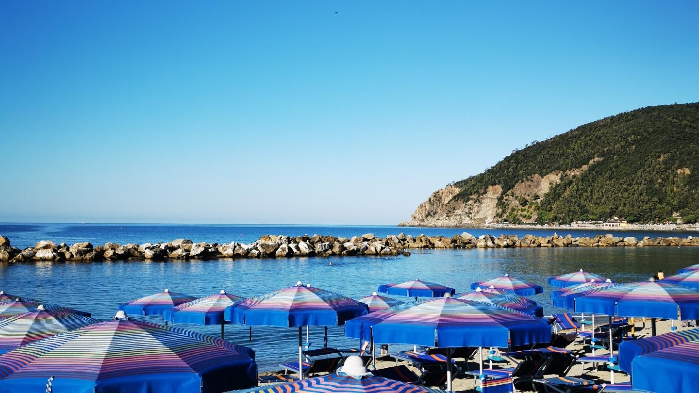 Sandee Spiaggia Libera Attrezzata Il Volto