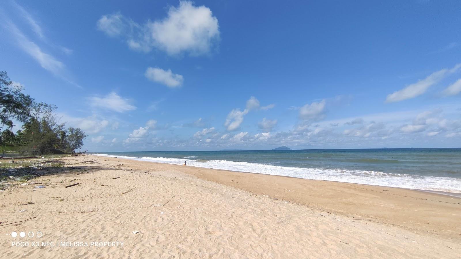 Sandee Golden Beach, Trombol