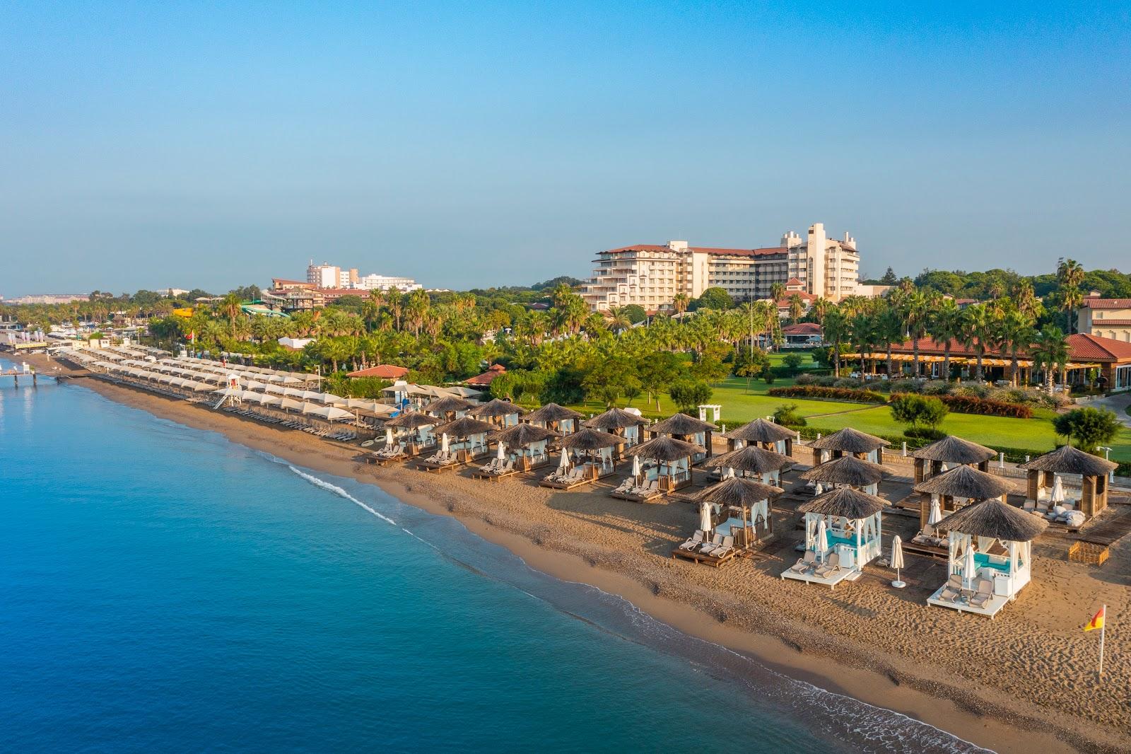 Sandee Bellis Deluxe Hotel