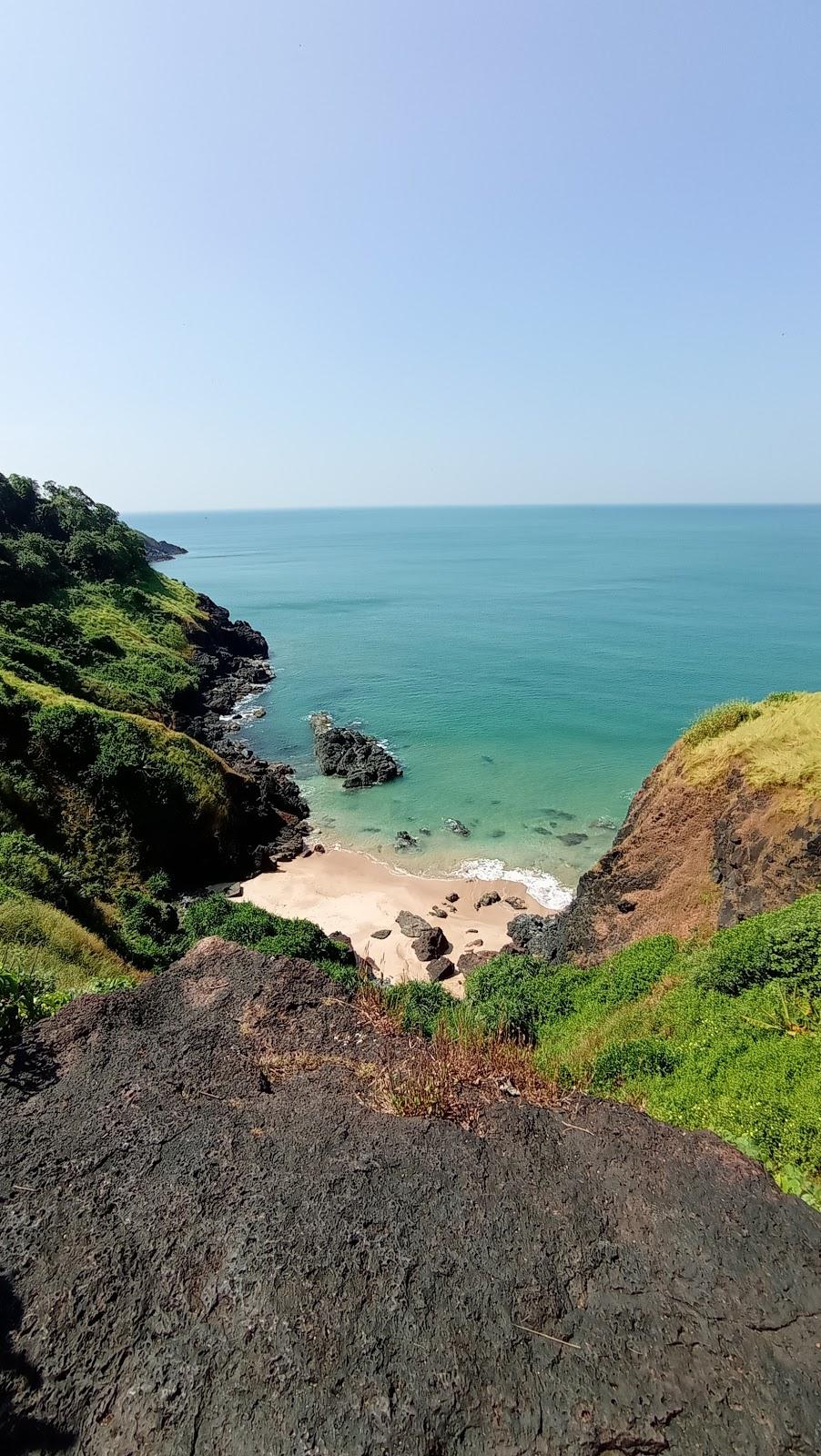 Sandee Tolivia Beach