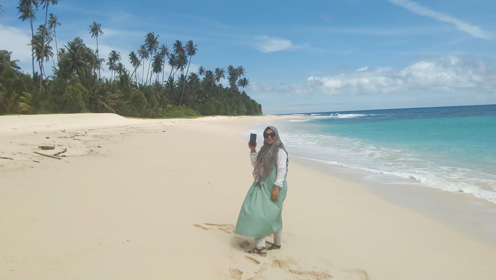 Sandee Pantai Laut Pasir Tinggi