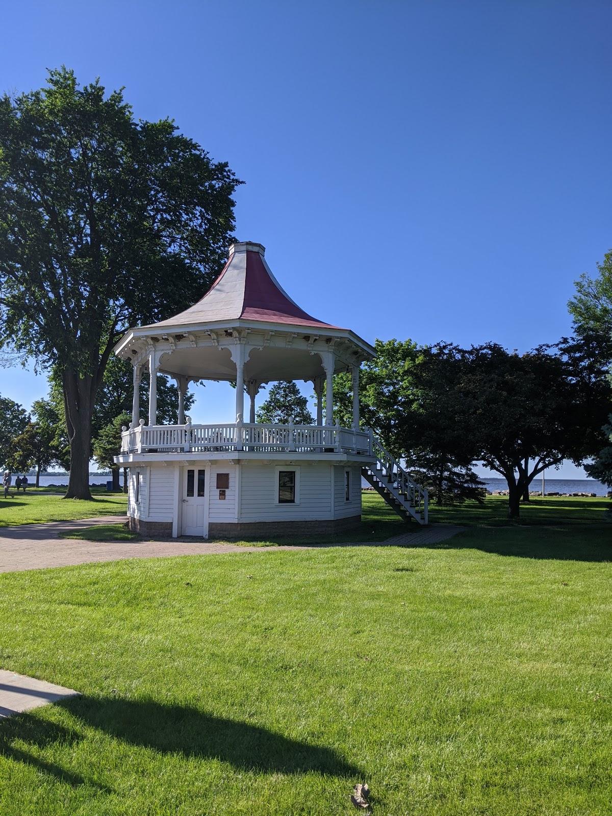 Sandee Lakeside Park Beach