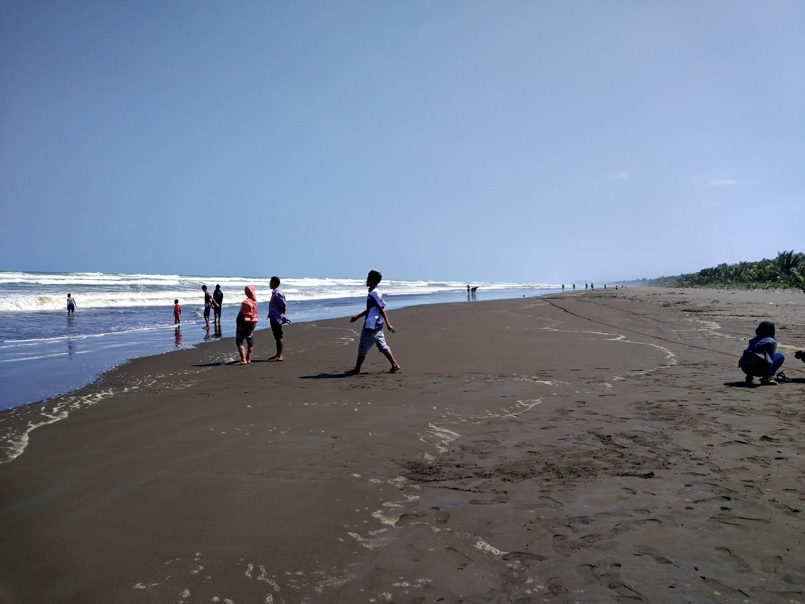 Sandee Pantai Karangpakis