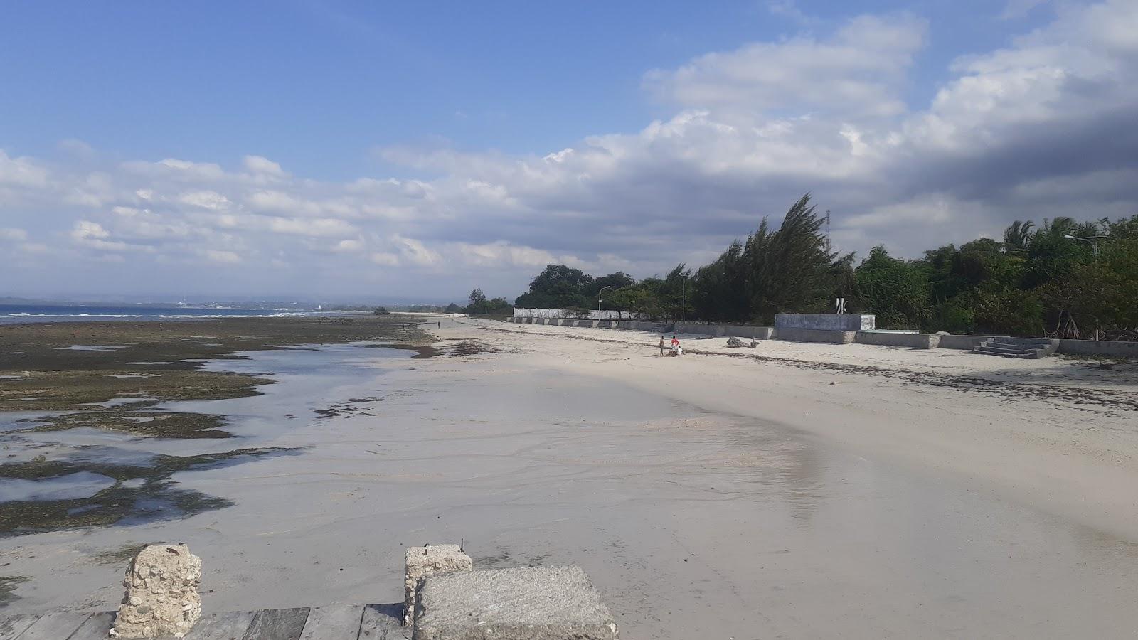 Sandee Pantai Londa Lima