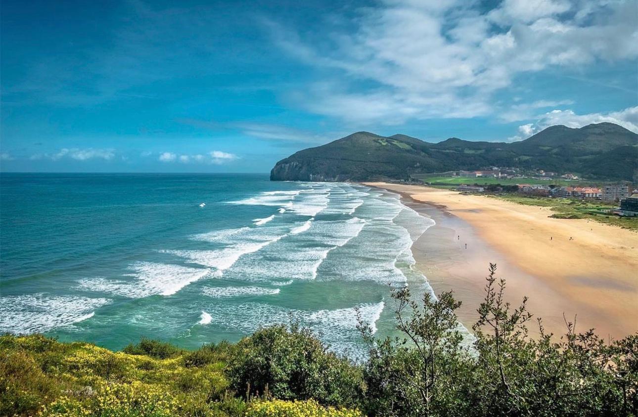 Sandee Berria Beach