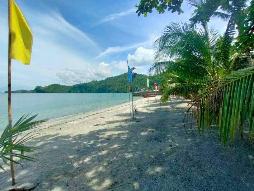 Sandee Iguid Beach
