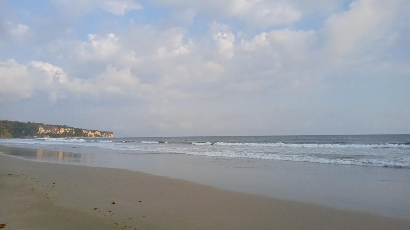 Sandee Pantai Nyouwu Rara