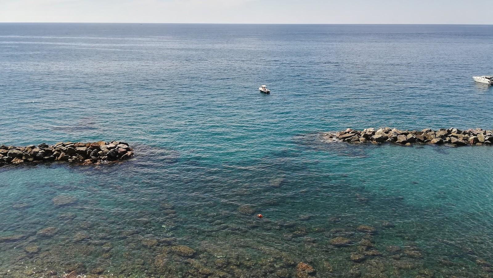 Sandee La Valla Beach