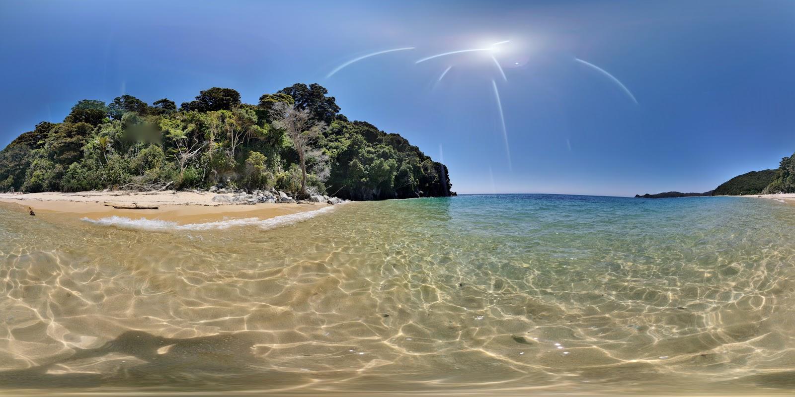 Sandee Waiharakeke Bay