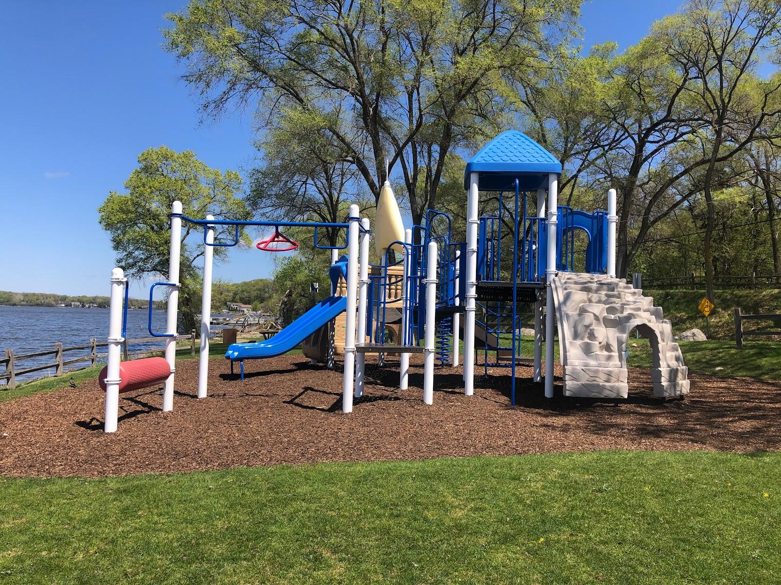 Sandee Lakefront Park