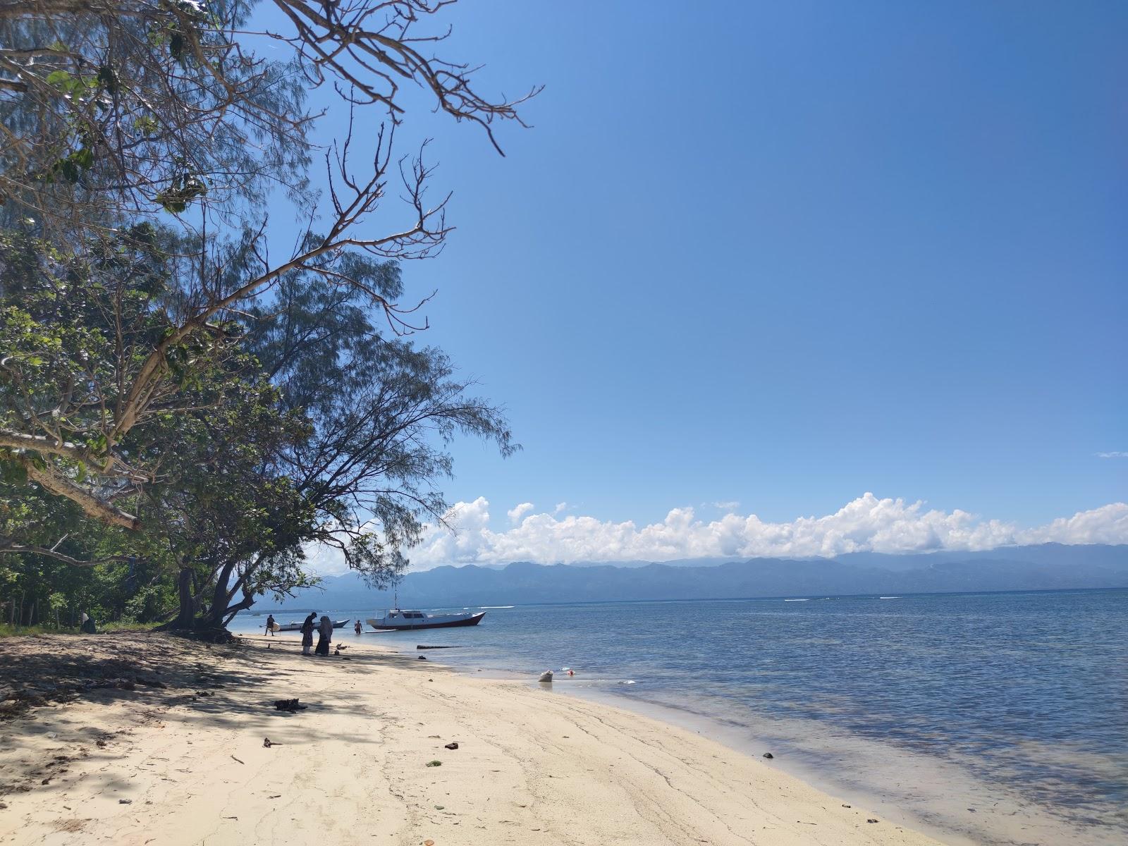 Sandee Tanjung Ngalo Mamuju