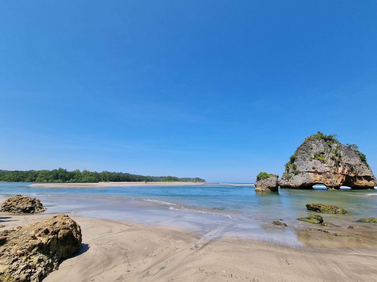 Sandee Pantai Watu Malandong
