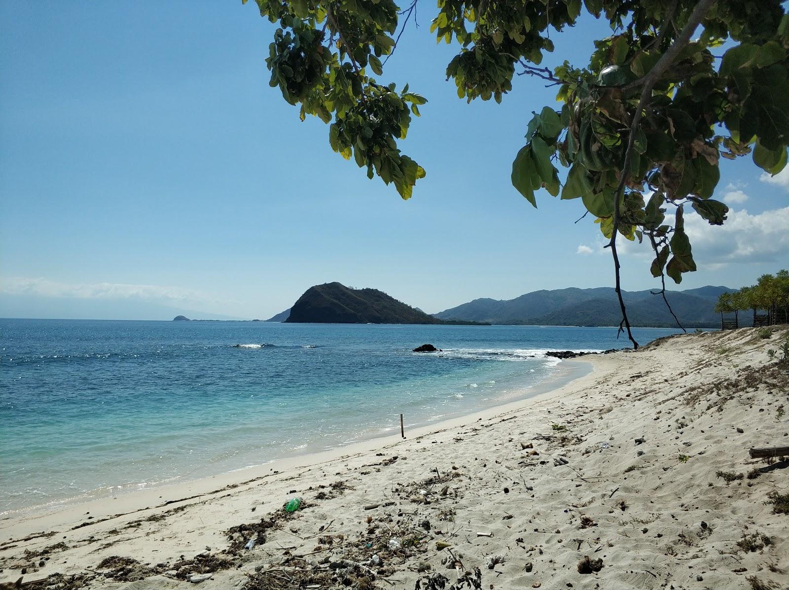 Sandee Pantai Batu Payung, Kertasari Taliwang