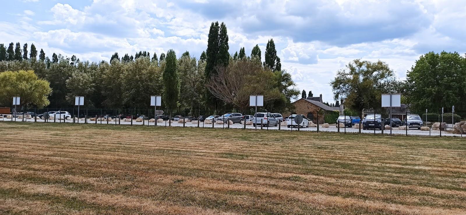 Sandee Base De Loisirs Du Mele Sur Sarthe