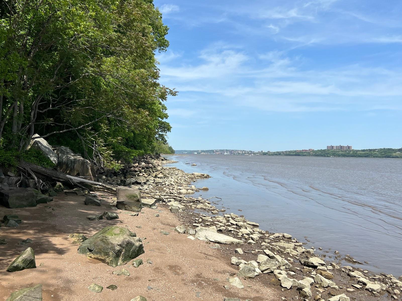 Sandee Undercliff Beach