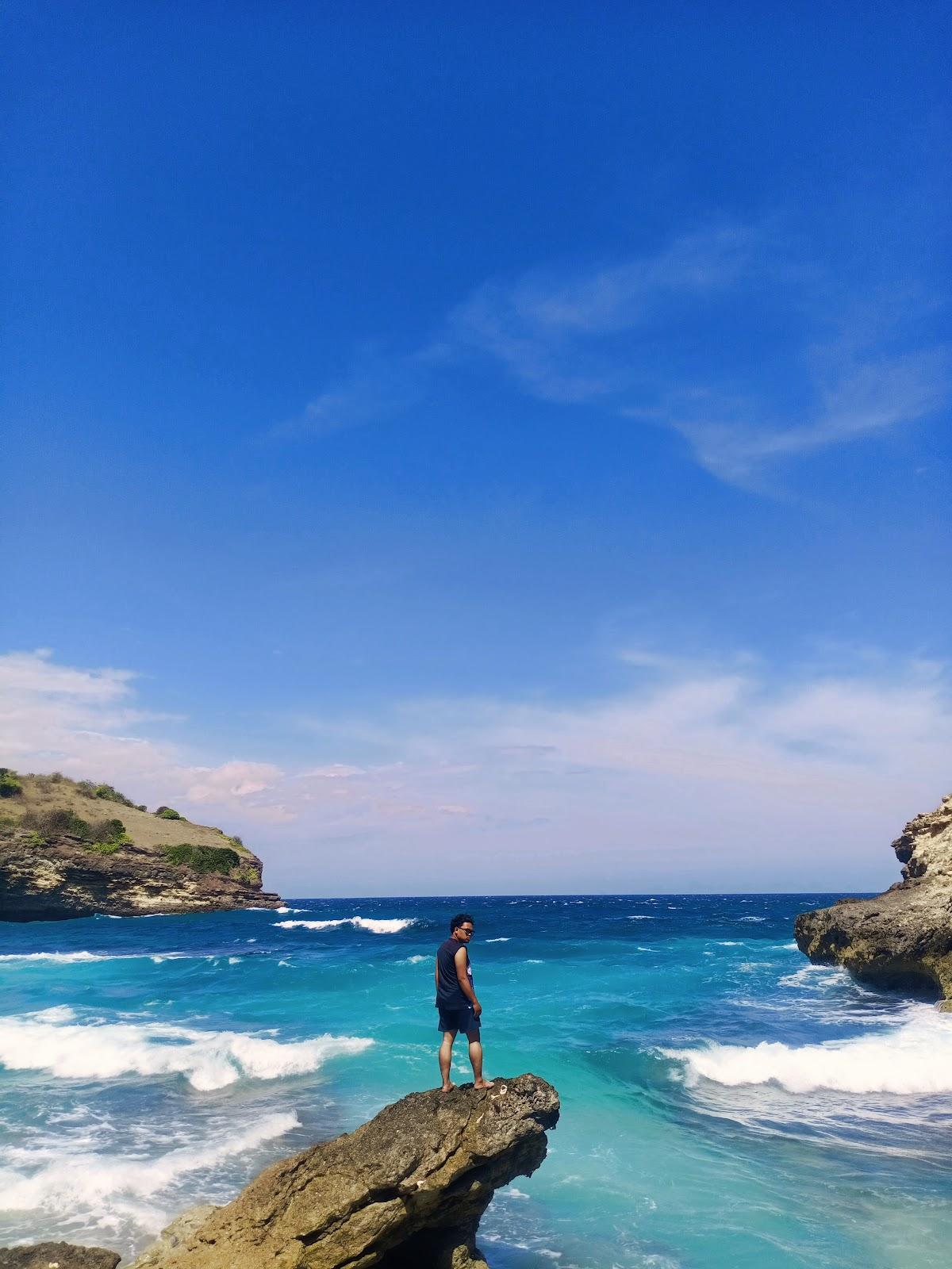 Sandee Pantai Mangku Guru