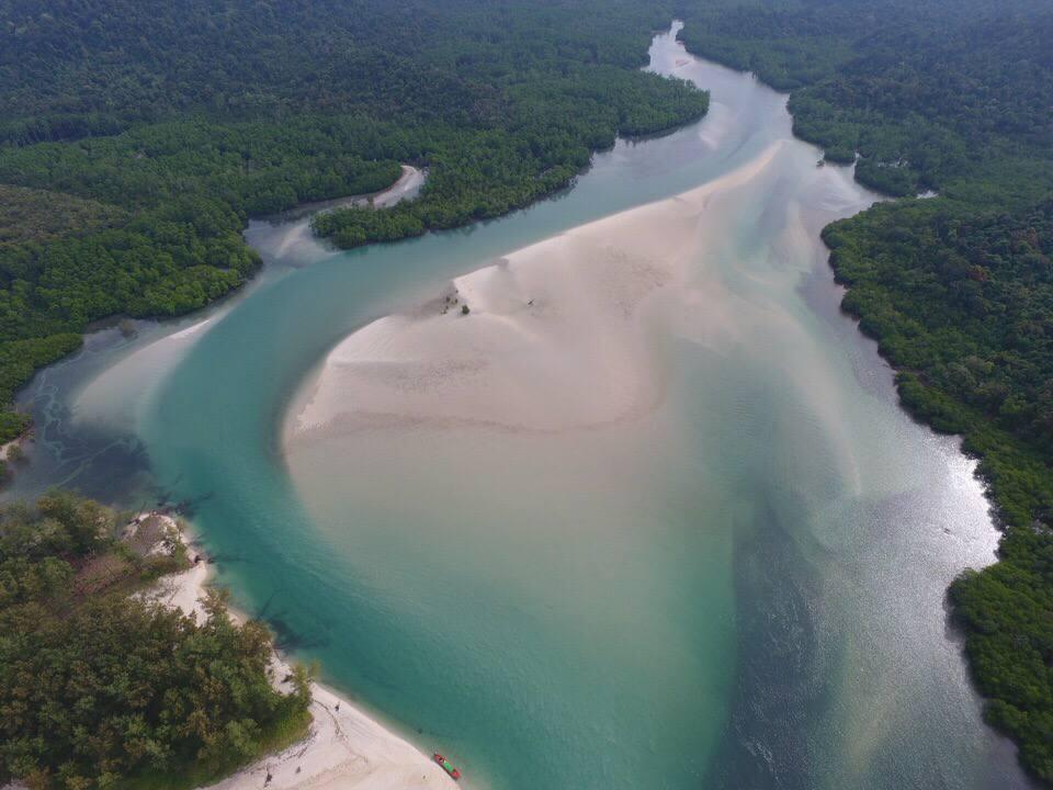 Sandee Lampi Island