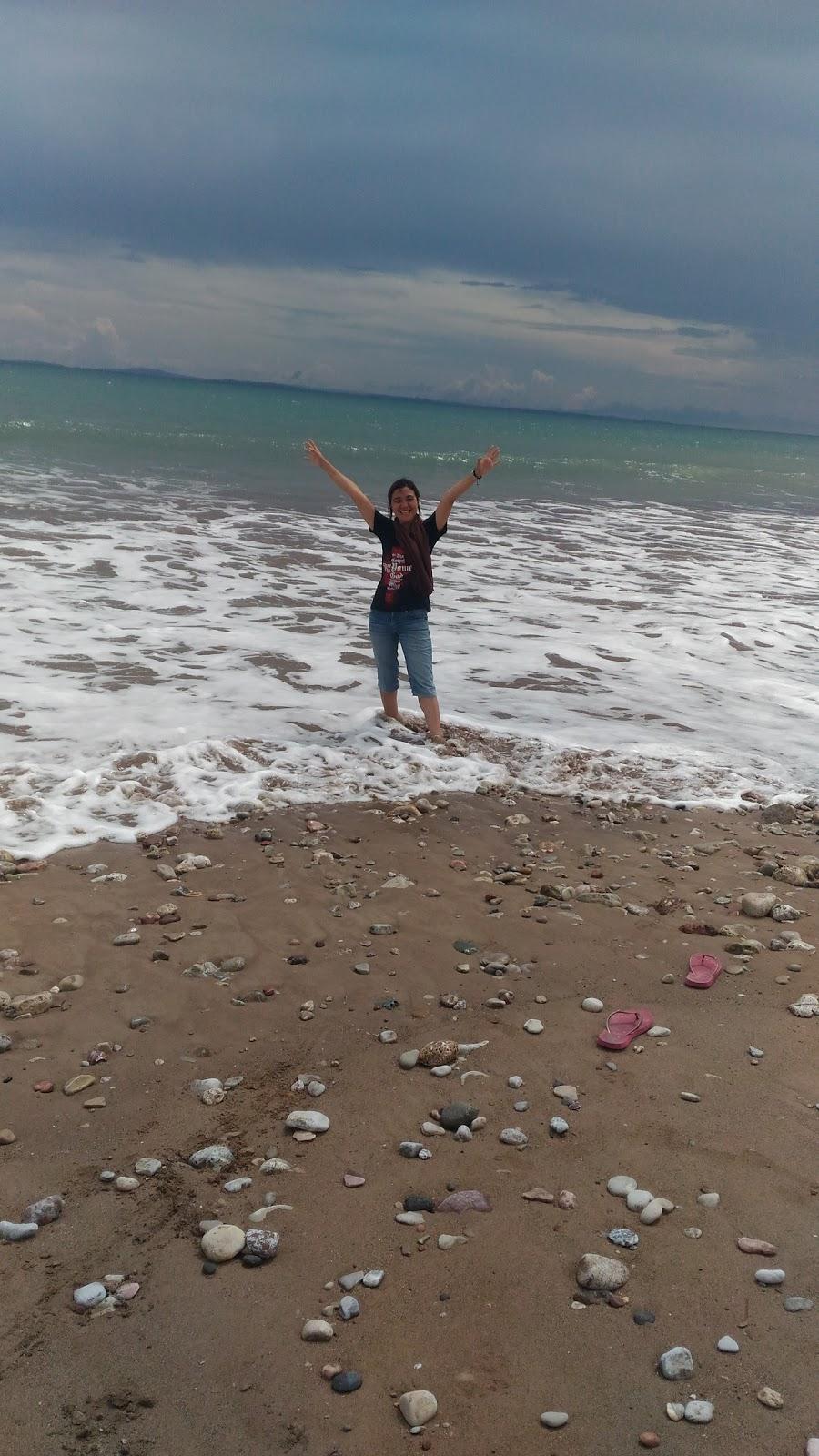 Sandee Pantai Alamanda, Batulesa, Desa Sumlili
