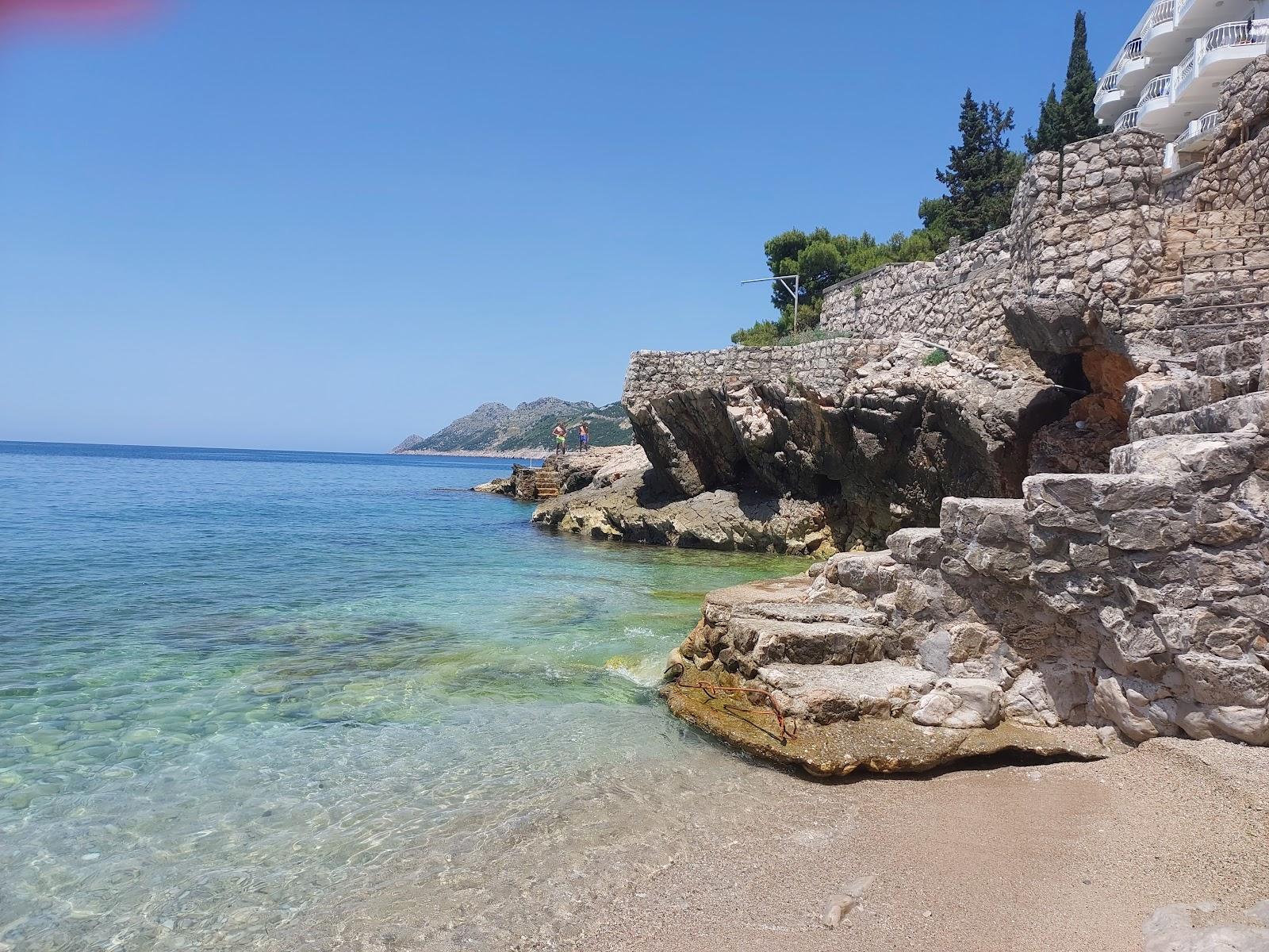 Sandee Mali Pijesak Beach